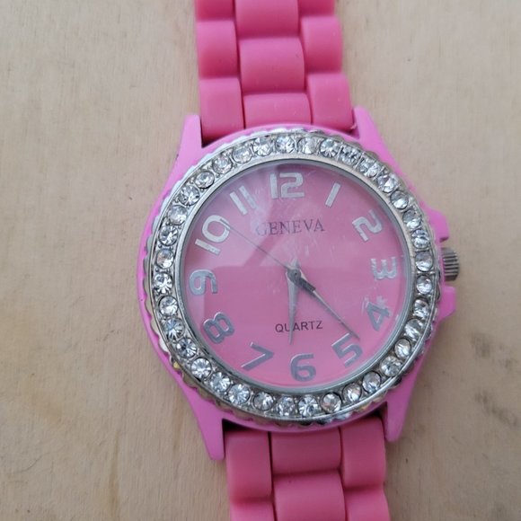 Watch Lot Broken For Parts Assorted Plastic Metal Pieces Missing Crafts As Is - Picture 9 of 11